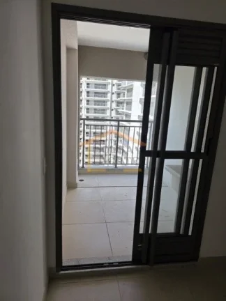 Imagem A planta bem distribuída conta com 3 suítes, 2 salas e uma cozinha integrada, proporcionando ampla...