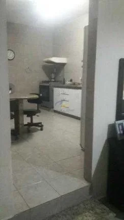 Imagem Vendo casa com 3 quartos sendo 3 suítes, 1 banheiro social, 2 salas, cozinha e área de serviço, DCE