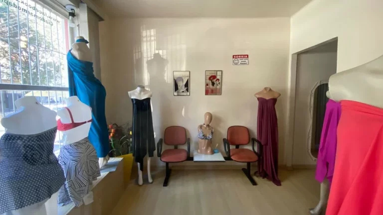 Imagem Casa à venda em Porto Alegre, Farroupilha, com 4 quartos, 102m2