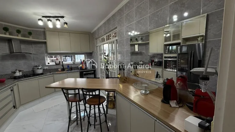 Imagem Excelente sobrado Mobiliado para venda em bairro residencial, próximo a mercados, colégios, padari...