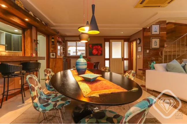Imagem Casa mobiliada de alto padrão em condomínio exclusivo na Tristeza

Uma residência impecável no c...