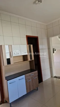 Imagem Casa à venda no Condomínio Campos do Conde em Paulínia. O piso inferior conta com sala para dois ...