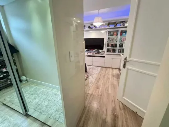 Imagem Casa de alto padrão em condomínio fechado com 5 suítes e 4 vagas de garagem em Itajaí
