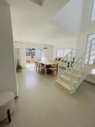 Imagem Casa a venda com 3 quartos e 4 vagas 300 m² Alphaville R$2.500.000 - Valville 1 - Santana de Parnaíba/SP