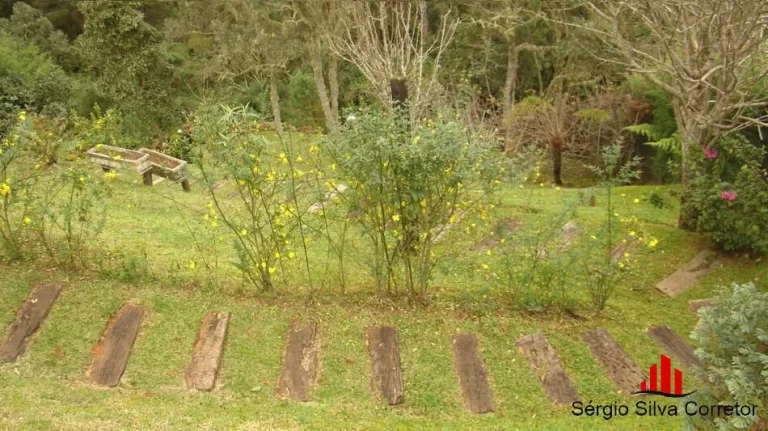 Imagem Casa com 04 Quartos à Venda, em Condomínio Fechado em Campos do Jordão SP.