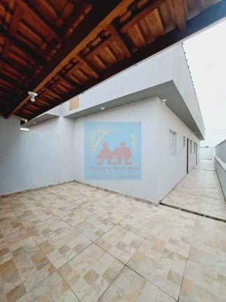 Imagem Casa na Praia de Itanhaém com 2 vagas de garagem