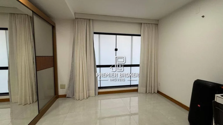 Imagem Casa com 3 dormitórios à venda, 143 m² por R$ 880.000,00 - Alto - Teresópolis/RJ
