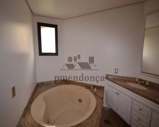 Imagem Apartamento amplo e iluminado. Living para 03 ambientes com lareira, terraço gourmet e piscina. Coz...