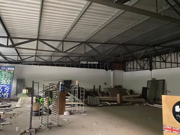 Imagem Loja Comercial para Locação em Barueri-SP, no Alphaville Industrial - 305m², 2 Banheiros!