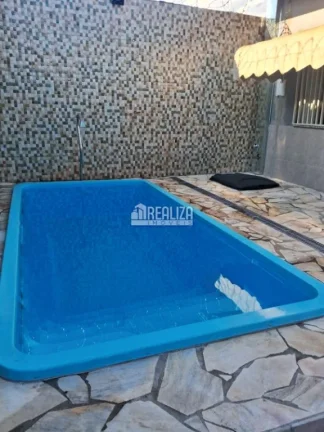 Imagem Vende-se casa com 3 quartos e piscina no bairro Beija-Flor II, em Uberaba