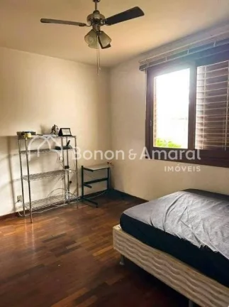 Imagem Bela casa com toque rústico. a residência possui um amplo terreno de esquina com 1.182m² de área...