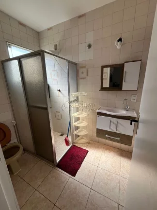Imagem Casa em condomínio de 3 qtos, 1 suíte, varanda e churrasqueira, em condomínio fechado com piscina a venda ou aluguel em Rio das Ostras