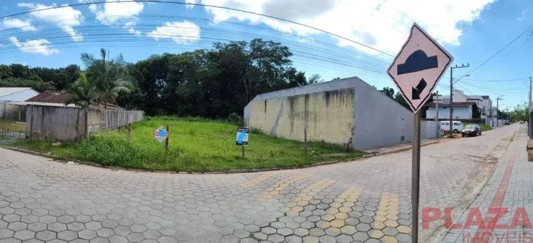 Terreno Amplo de 260m² em Itacolomi a 800 Metros da Praia!