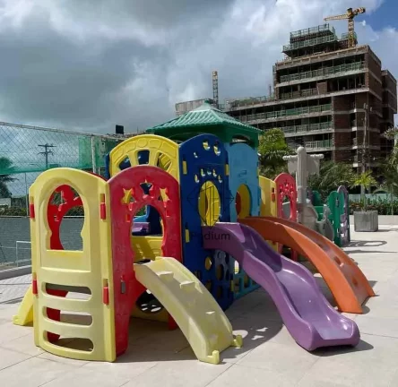 Imagem Apartamento a 190m da praia com projetados e varandas / sacadas com vista definitiva para o mar da praia de Ponta de Campina - AP2178