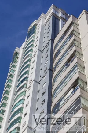 Imagem Apartamento 4 ou + dormitórios para Venda em Balneário Camboriú / SC no bairro Centro