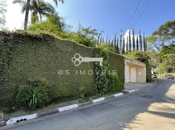 Imagem Casa no Miolo da Granja Viana. 05 suítes + piscina, gourmet, quadra tênis!