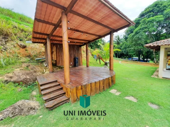 Imagem Chácara com 2 casas mais casa de caseiro, área de lazer, 10.000M² a venda na zona rural de Guarapari.