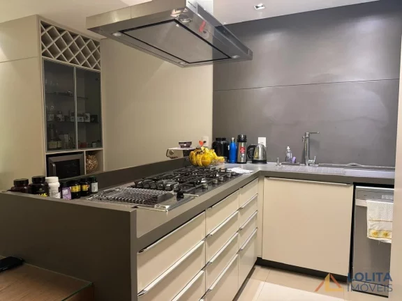 Imagem Apartamento à Venda no Centro, 3 quartos e 3 vagas em Florianópolis/SC.