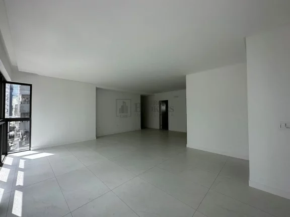 Imagem Apartamento com 4 suítes à venda no Centro de Balneário Camboriú/SC