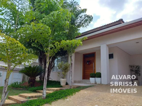 Imagem Linda casa térrea feita pelo atual proprietário. Com piscina. 300m2ac 600m2at. Documentação pronta para financiamento. Climatizada