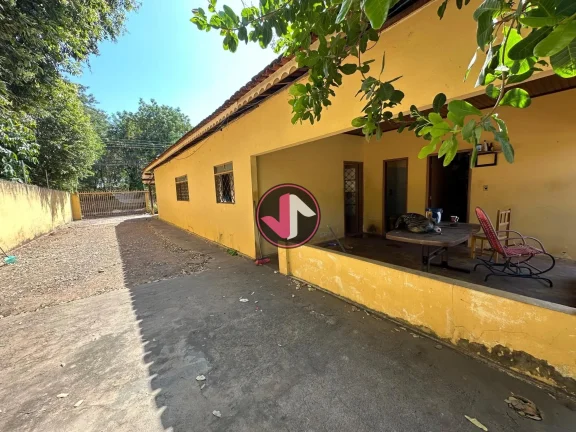 Imagem CASA DE ESQUINA PARA VENDA. casa muito bem localizada contento: -3 quartos sendo 1 suíte -sala de e...