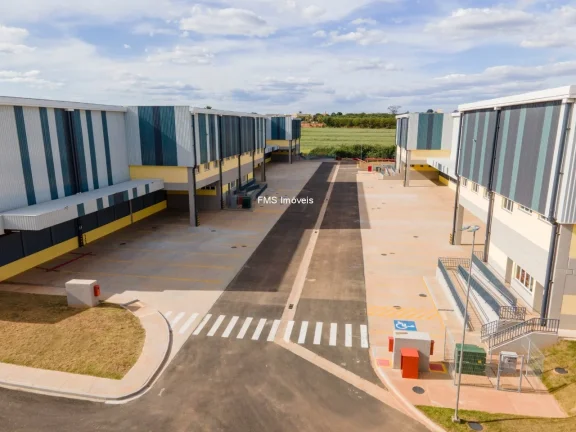 Imagem Galpão comercial de alto padrão para locação em Limeira-SP, Jardim Nova Limeira: 1 sala, 8 banheiros, 32 vagas, 7.995 m²