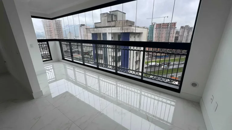 Imagem Apartamento com 3 suítes e 2 vagas de garagem em Meia Praia, Itapema/SC