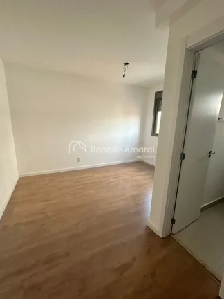 Imagem Espetacular, este apartamento de 96 m² oferece uma sala de estar e jantar integradas, com amplas ja...
