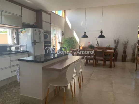 Imagem Casa térrea com sala de estar, sala de tv, lavabo, sala de jantar integrada à cozinha planejada e ...