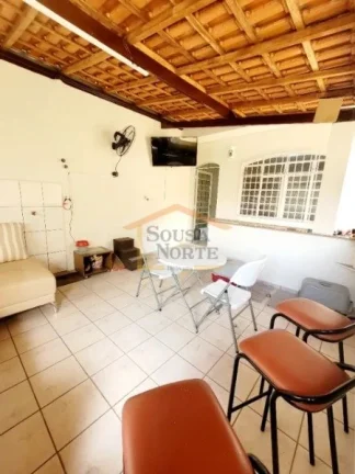 Imagem Casa 1: 2 dormitórios, sala ampla, cozinha com armários planejados, banheiro, lavanderia, espaço ...