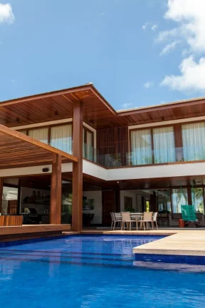 Imagem Casa em Condomínio à venda em Praia do Forte -BA com vista para o mar
