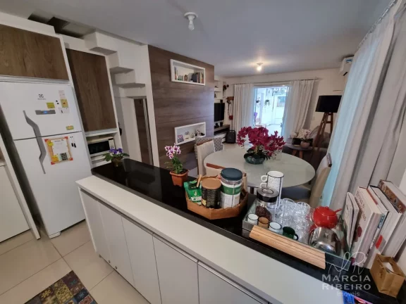 Imagem Casa Geminada no bairro Ingleses do Rio Vermelho com 3 dormitórios