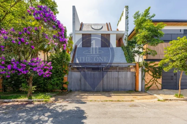 Imagem Casa de luxo na Vila Madalena: 4 quartos, 4 suítes, 2 salas, 6 banheiros, 2 vagas, 376m² - São Paulo-SP.