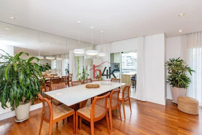 Imagem Apartamento à Venda Reformado de 171m² na Av. Washington Luíz - Alto da Boa Vista.
