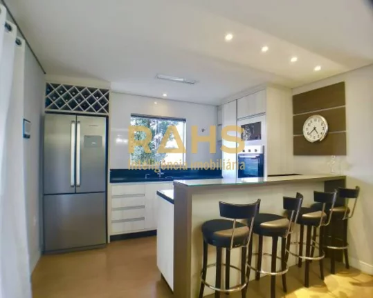 Imagem Belíssimo Sobrado averbado à venda em rua sem saída no bairro Iririú em Joinville SC - 990 mil S...