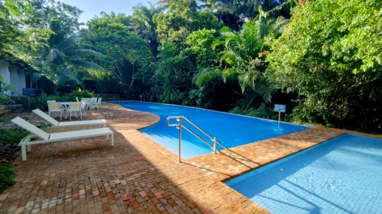 Imagem Casa em condomínio à venda na Praia do Forte bairro Açu da Torre -BA