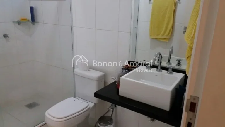 Imagem Este lindo sobrado no Condomínio Colinas dos Álamos oferece elegância, conforto e uma excelente d...