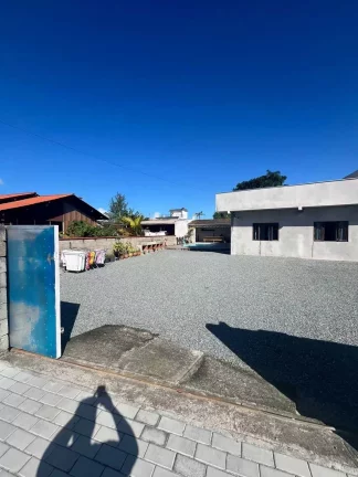 Imagem Casa com 3 dormitórios sendo 2 suítes e 4 vagas de garagem em São Francisco do Sul- SC