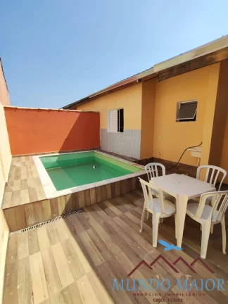 Imagem Casa com Piscina, Churrasqueira, 2 Dormitórios, suíte e condomínio fechado.