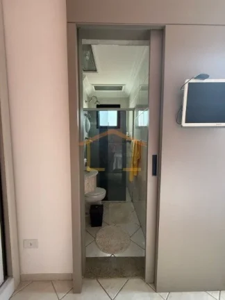 Imagem Apartamento amplo, 4 dormitórios, sendo 3 suites, 1 dormitório /escritório, 2 sacadas, 2 vagas de...