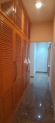 Imagem Apartamento à venda com 3 Suítes e na quadra da praia no Embaré de Santos/SP