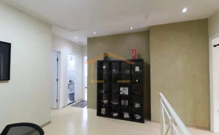 Imagem Sobrado mobiliado com 288 m² de área total. Possui 4 dormitórios, sendo 1 suíte, 3 banheiros. Am...