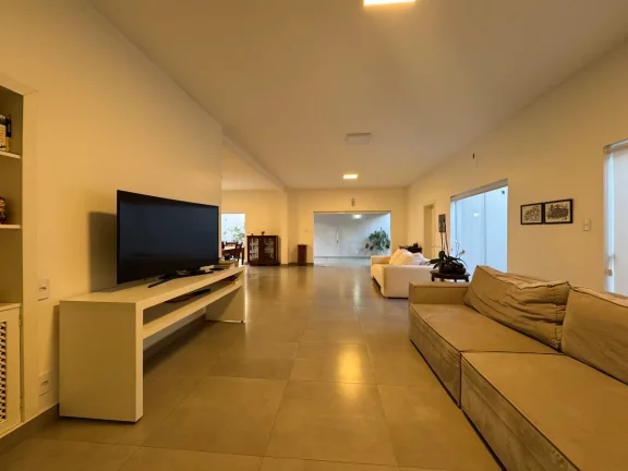 Imagem Casa tipo para venda em Centro com 3 quartos, sendo 3 suítes, 266m2