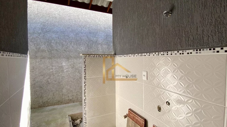Imagem Casa Linear Com 3 Quartos, Suíte e Quintal a Venda em Albuquerque - Teresópolis-RJ.