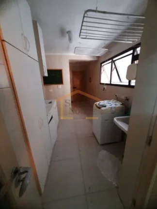 Imagem Apartamento com 210m², 4 dormitórios sendo 2 suítes, todos com armários. Possui sala para dois a...