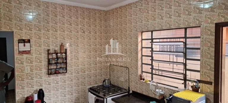 Imagem Casa Térrea 125m², 3 Dormitórios, 1 Banheiro, 1 Lavabo, 2 Vagas, Churrasqueira, Cômodo de depósito na Vila Bela Vista, Santo André