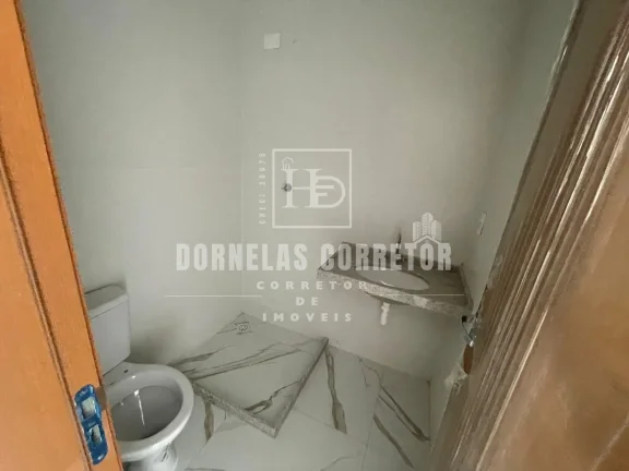Imagem Casa com 2 Suítes na Rua do Shopping - Localização Privilegiada e Conforto Garantido!