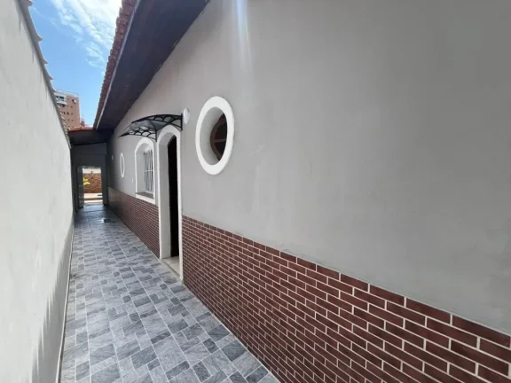 Imagem Maravilhosa Casa Isolada com Piscina na Guilhermina, Praia Grande