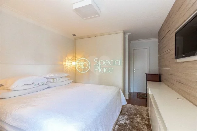 Imagem Requinte e bom gosto em 290m2 com uma planta excelente, living para três ambientes com varanda gour...