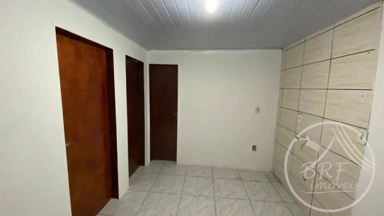 Imagem Vendo terreno com três casas e uma Kitnet em Serraria, São José SC
